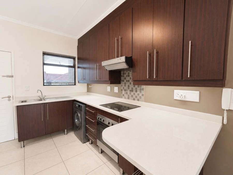 2 Bedroom Property for Sale in Greenstone Crest Gauteng