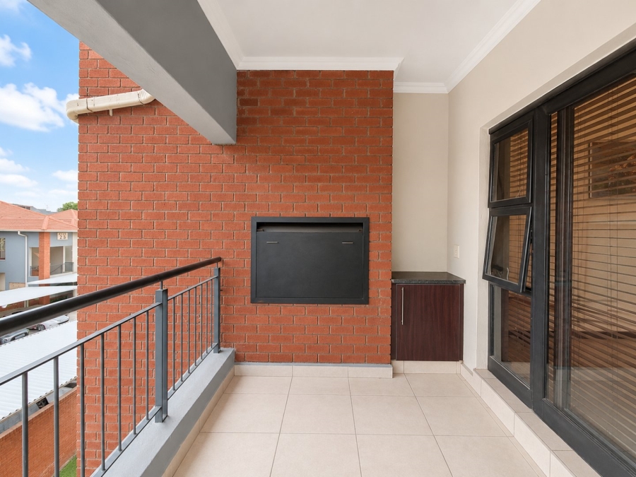 2 Bedroom Property for Sale in Greenstone Crest Gauteng