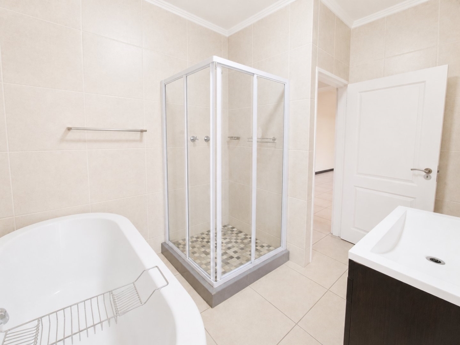 2 Bedroom Property for Sale in Greenstone Crest Gauteng
