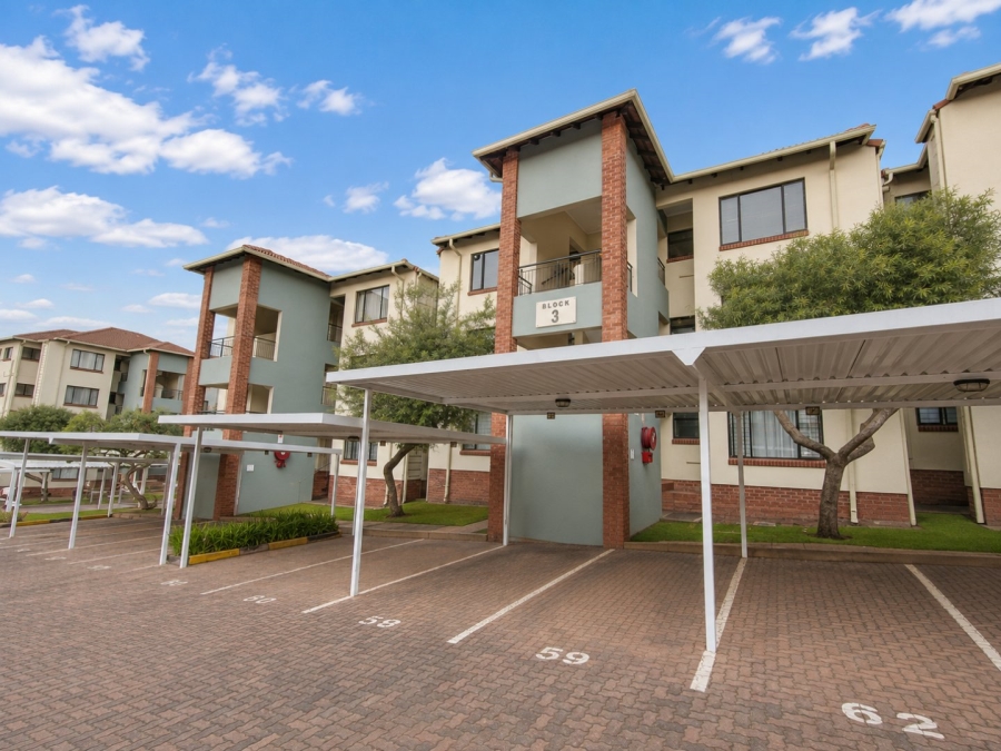 2 Bedroom Property for Sale in Greenstone Crest Gauteng