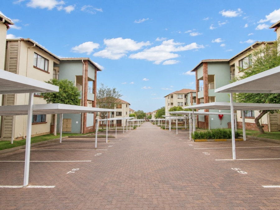 2 Bedroom Property for Sale in Greenstone Crest Gauteng