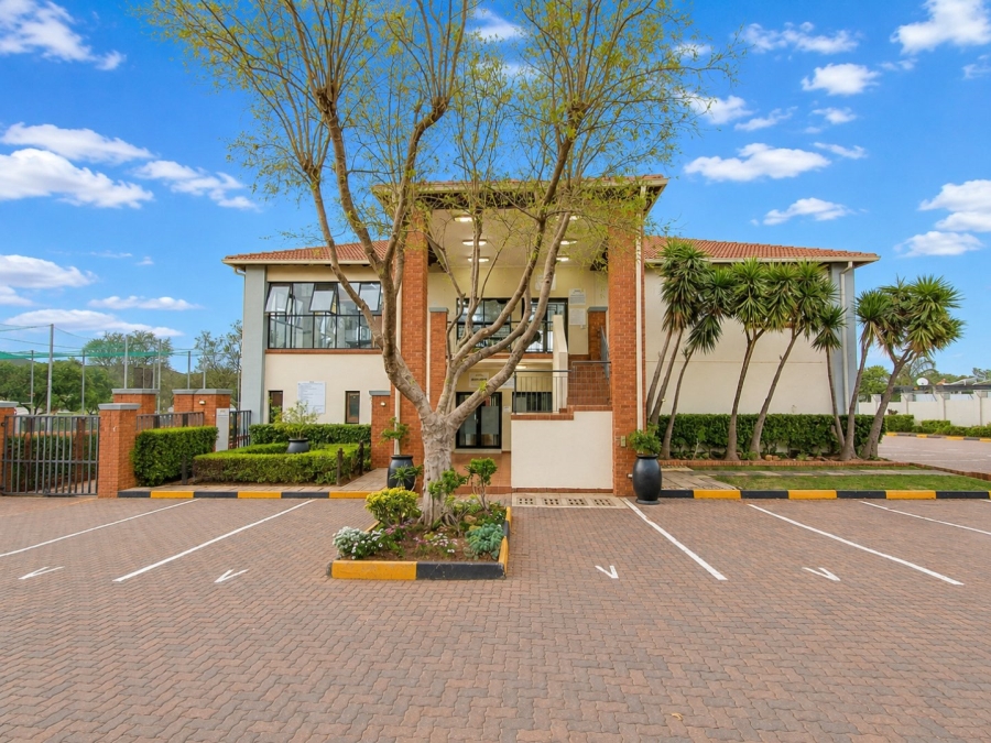 2 Bedroom Property for Sale in Greenstone Crest Gauteng