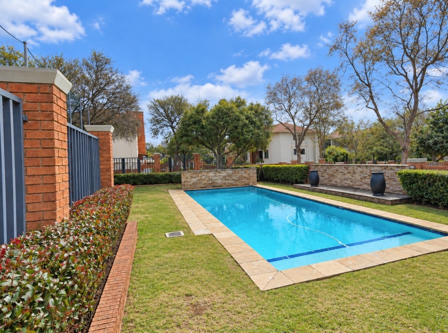 2 Bedroom Property for Sale in Greenstone Crest Gauteng