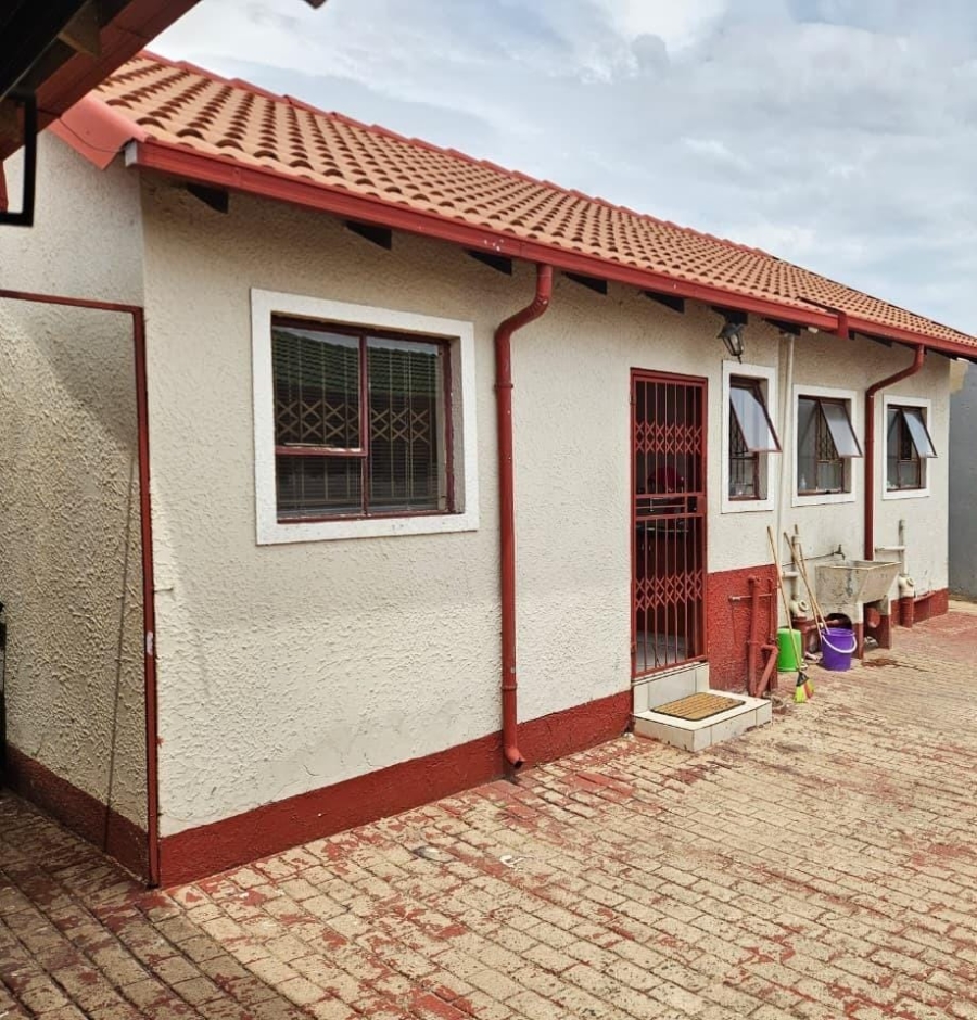2 Bedroom Property for Sale in Protea Glen Gauteng