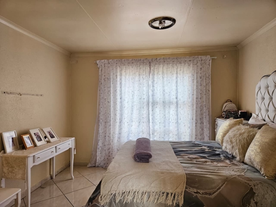 2 Bedroom Property for Sale in Protea Glen Gauteng