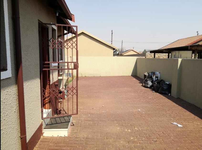 2 Bedroom Property for Sale in Protea Glen Gauteng
