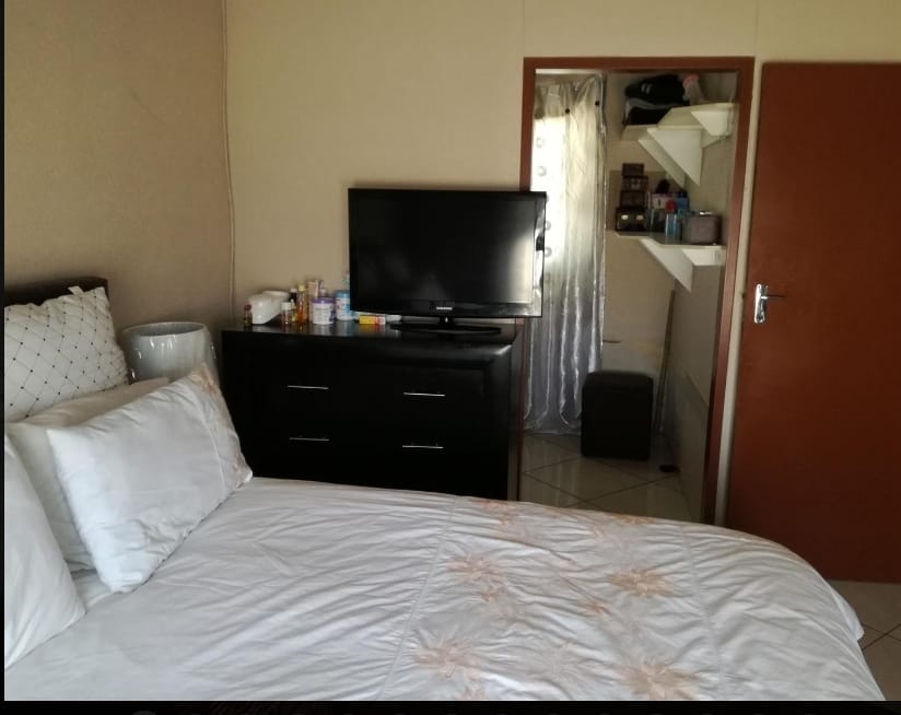 2 Bedroom Property for Sale in Protea Glen Gauteng