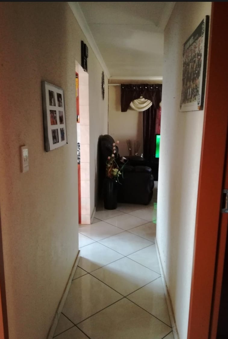 2 Bedroom Property for Sale in Protea Glen Gauteng