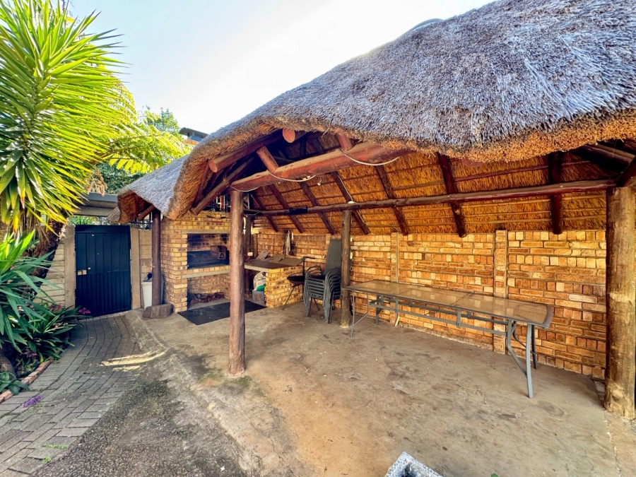 To Let 2 Bedroom Property for Rent in Pierre Van Ryneveld Gauteng