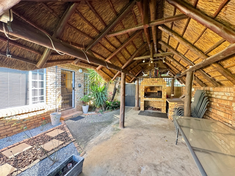 To Let 2 Bedroom Property for Rent in Pierre Van Ryneveld Gauteng