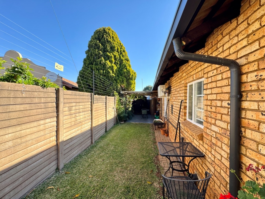 To Let 2 Bedroom Property for Rent in Pierre Van Ryneveld Gauteng