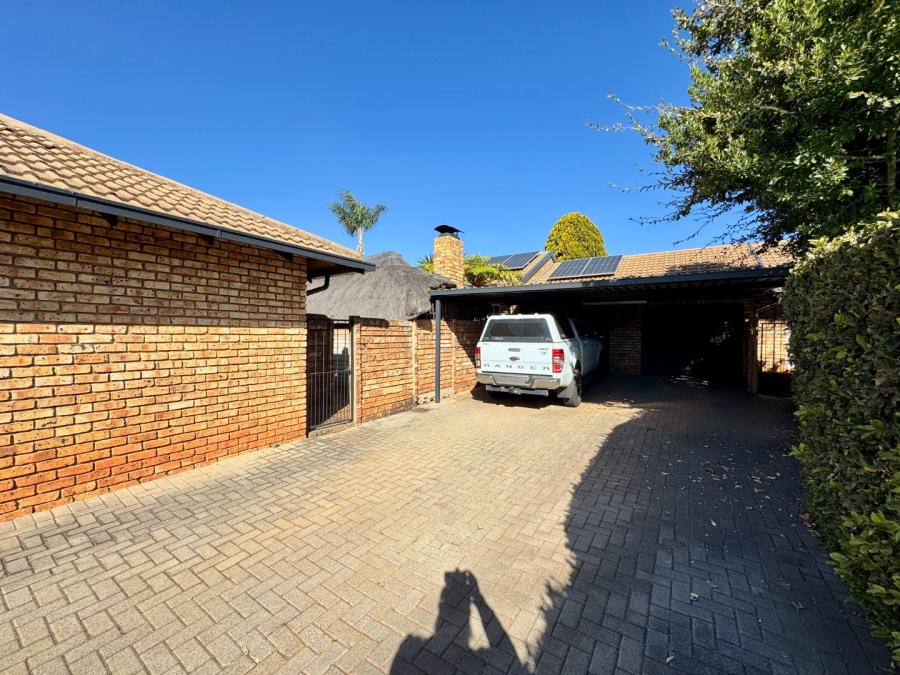 To Let 2 Bedroom Property for Rent in Pierre Van Ryneveld Gauteng