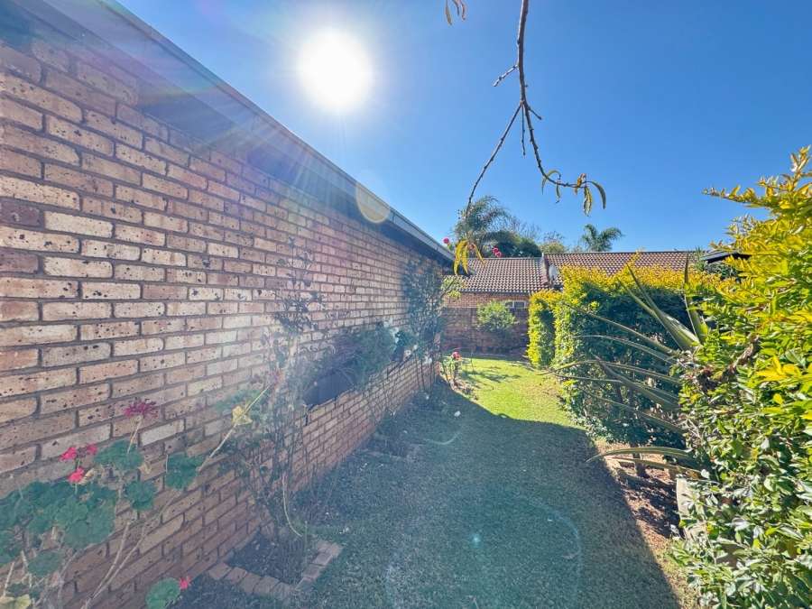 To Let 2 Bedroom Property for Rent in Pierre Van Ryneveld Gauteng