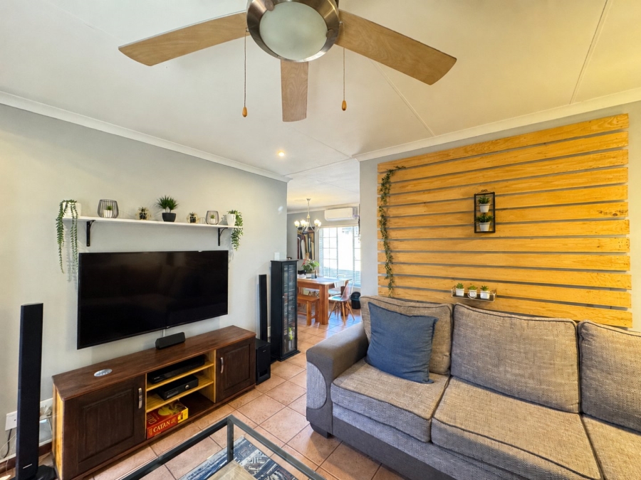 To Let 2 Bedroom Property for Rent in Pierre Van Ryneveld Gauteng