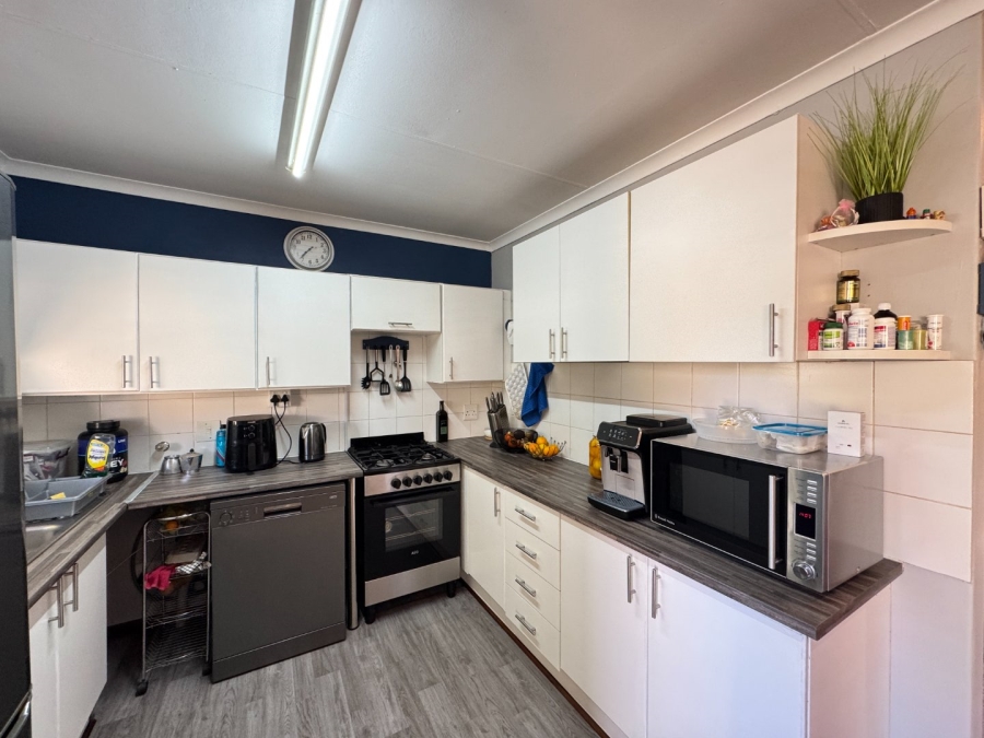 To Let 2 Bedroom Property for Rent in Pierre Van Ryneveld Gauteng