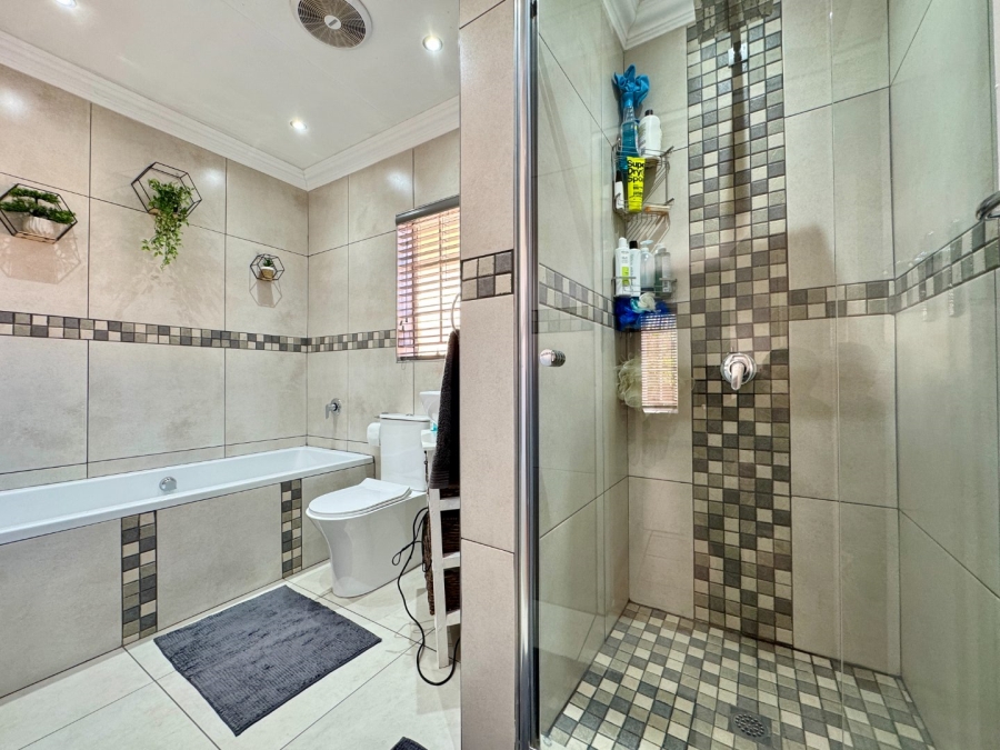 To Let 2 Bedroom Property for Rent in Pierre Van Ryneveld Gauteng
