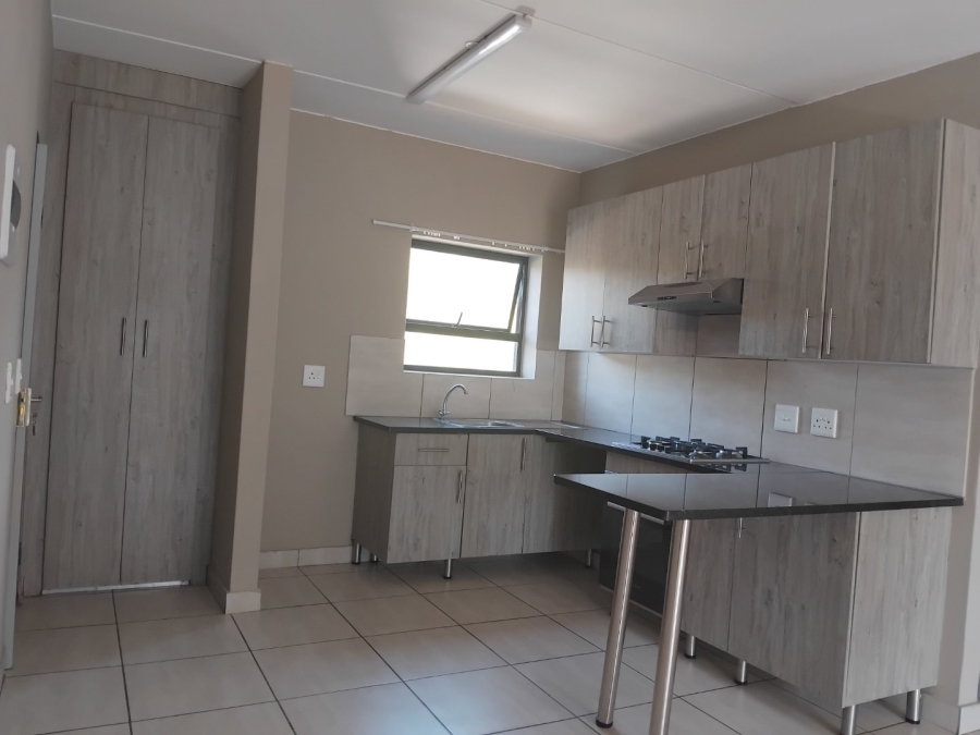 To Let 2 Bedroom Property for Rent in Glen Austin Gauteng