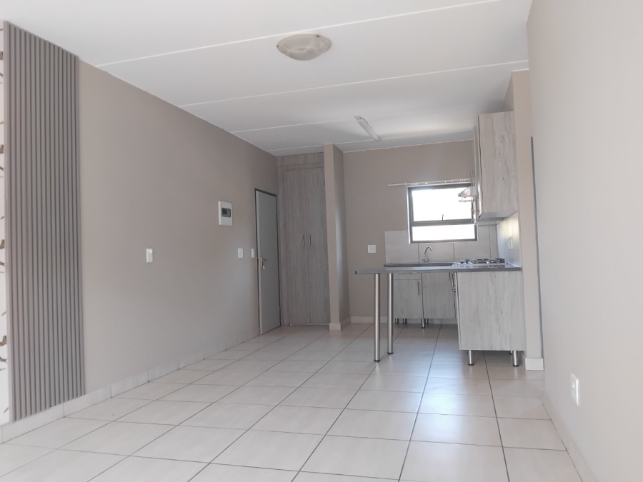 To Let 2 Bedroom Property for Rent in Glen Austin Gauteng