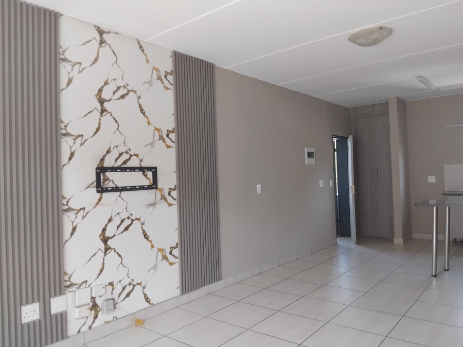To Let 2 Bedroom Property for Rent in Glen Austin Gauteng