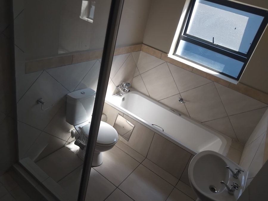 To Let 2 Bedroom Property for Rent in Glen Austin Gauteng