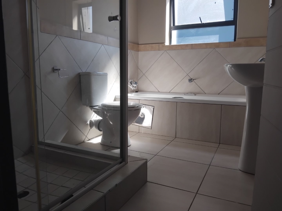 To Let 2 Bedroom Property for Rent in Glen Austin Gauteng