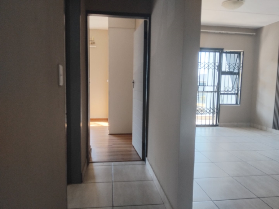 To Let 2 Bedroom Property for Rent in Glen Austin Gauteng