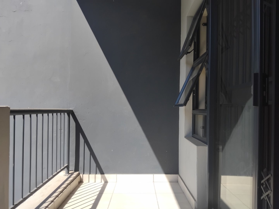 To Let 2 Bedroom Property for Rent in Glen Austin Gauteng