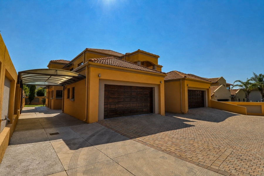 5 Bedroom Property for Sale in Carlswald North Estate Gauteng