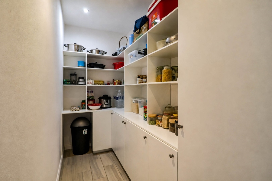 5 Bedroom Property for Sale in Carlswald North Estate Gauteng