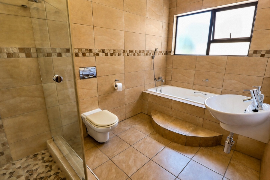 5 Bedroom Property for Sale in Carlswald North Estate Gauteng