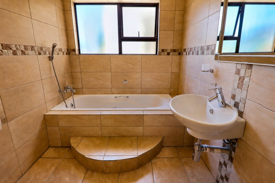 5 Bedroom Property for Sale in Carlswald North Estate Gauteng