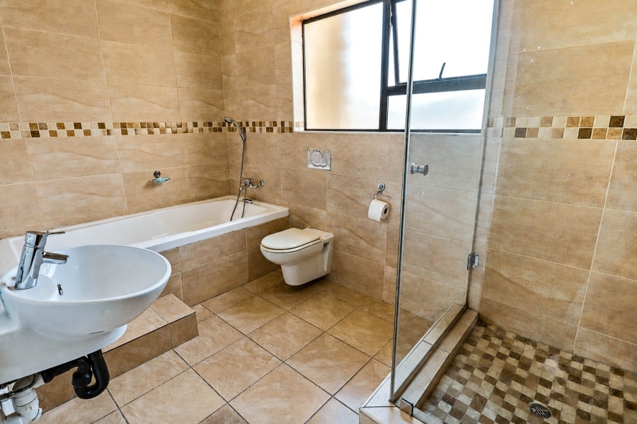 5 Bedroom Property for Sale in Carlswald North Estate Gauteng