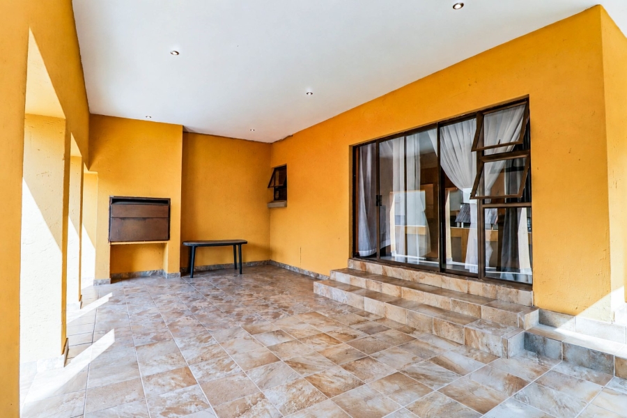 5 Bedroom Property for Sale in Carlswald North Estate Gauteng