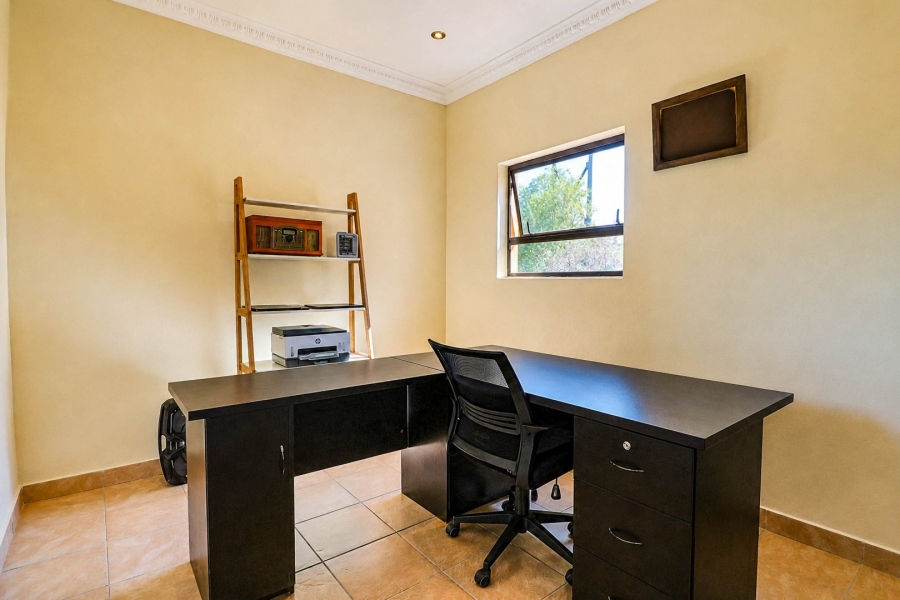 5 Bedroom Property for Sale in Carlswald North Estate Gauteng