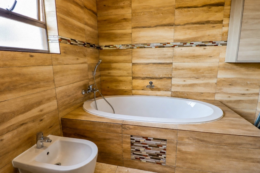 5 Bedroom Property for Sale in Carlswald North Estate Gauteng
