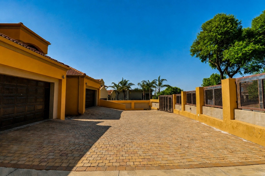 5 Bedroom Property for Sale in Carlswald North Estate Gauteng