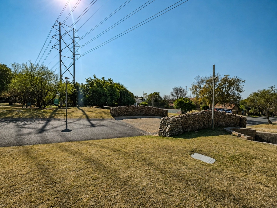 5 Bedroom Property for Sale in Carlswald North Estate Gauteng