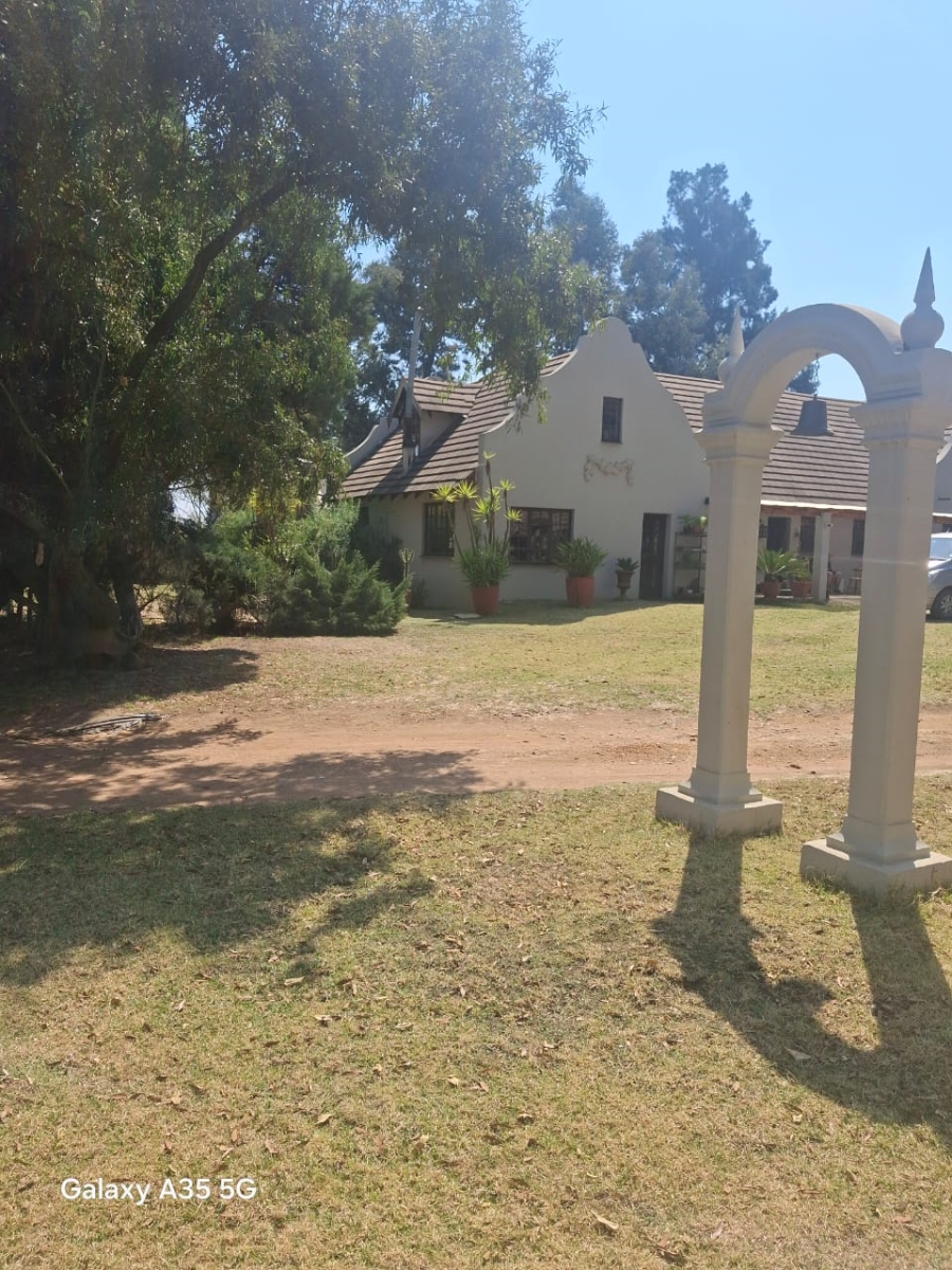 Commercial Property for Sale in Fairlead Gauteng