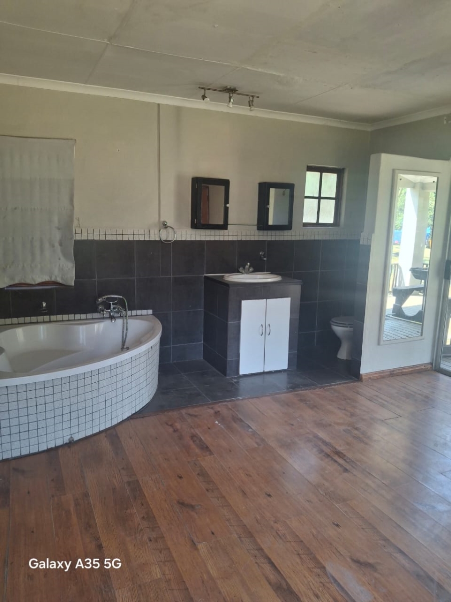 Commercial Property for Sale in Fairlead Gauteng