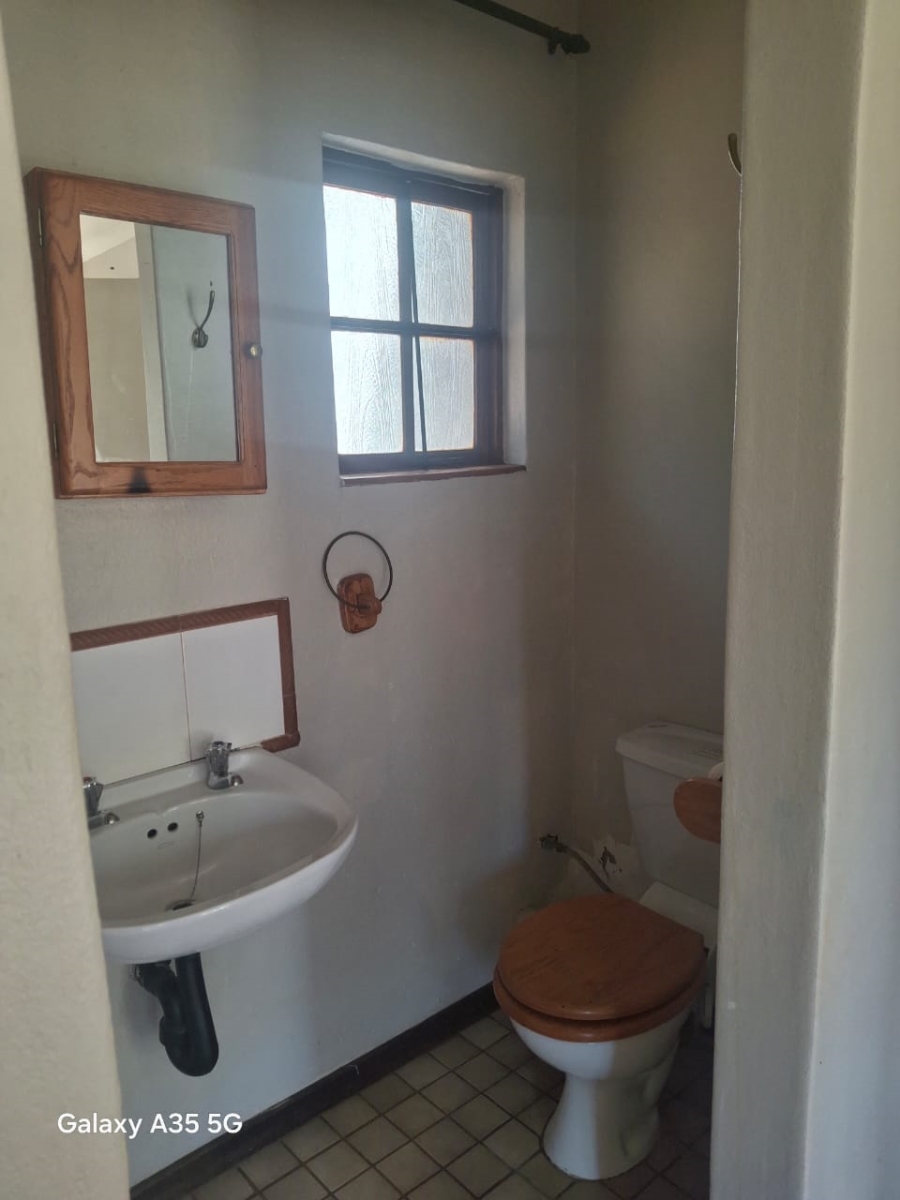 Commercial Property for Sale in Fairlead Gauteng
