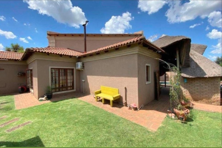5 Bedroom Property for Sale in Oberholzer Gauteng