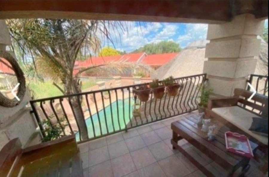 5 Bedroom Property for Sale in Oberholzer Gauteng