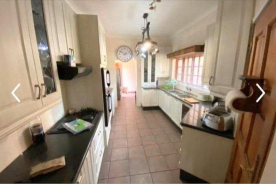 5 Bedroom Property for Sale in Oberholzer Gauteng