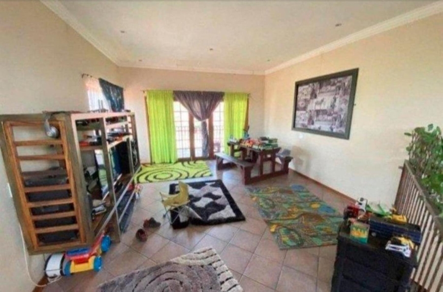5 Bedroom Property for Sale in Oberholzer Gauteng