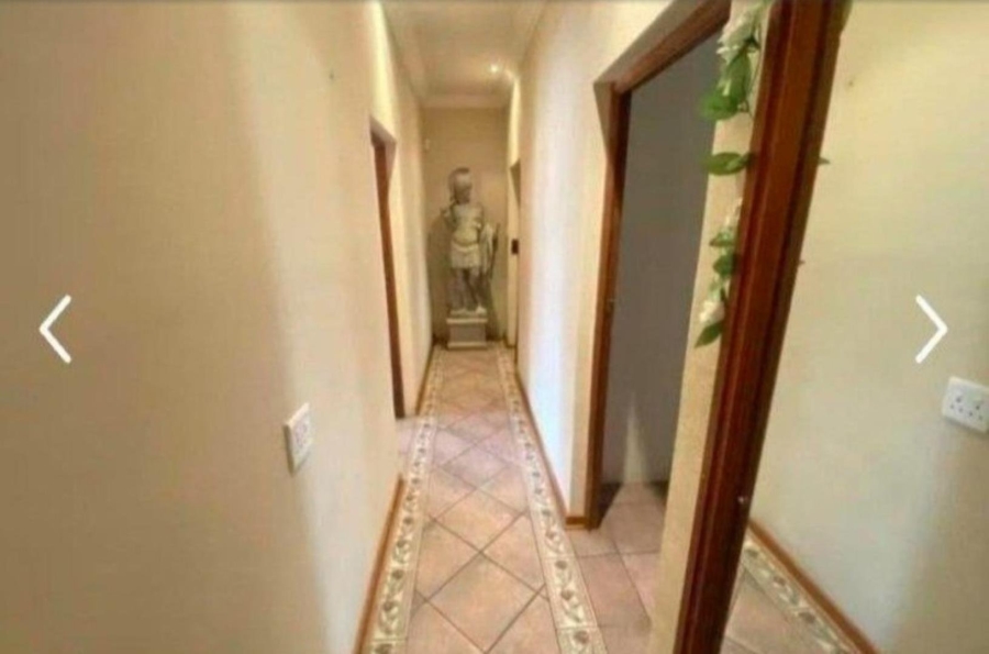 5 Bedroom Property for Sale in Oberholzer Gauteng
