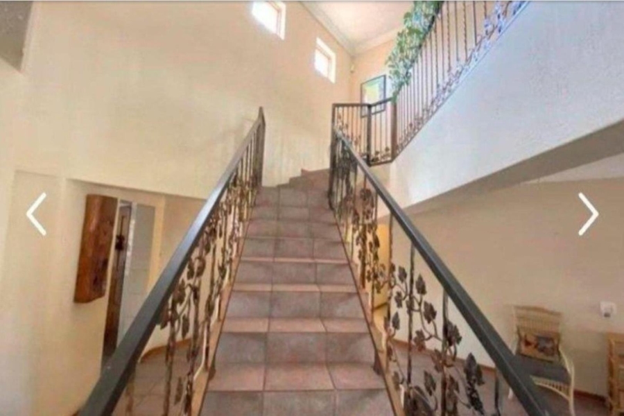 5 Bedroom Property for Sale in Oberholzer Gauteng