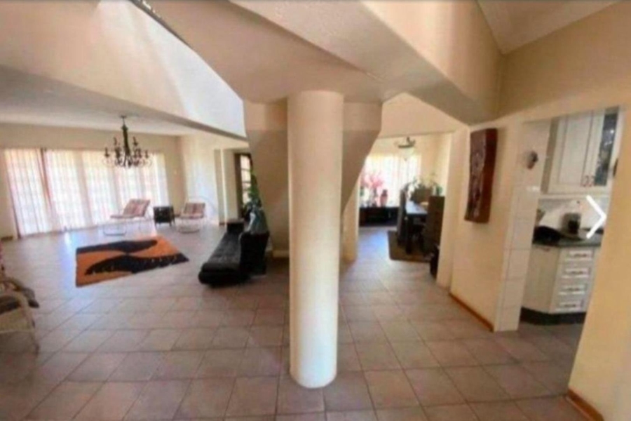 5 Bedroom Property for Sale in Oberholzer Gauteng