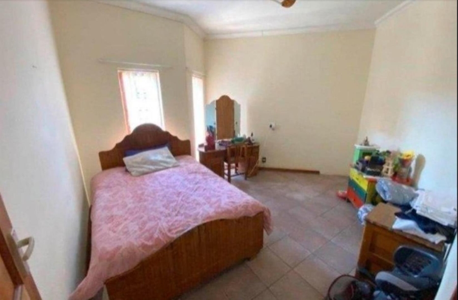 5 Bedroom Property for Sale in Oberholzer Gauteng