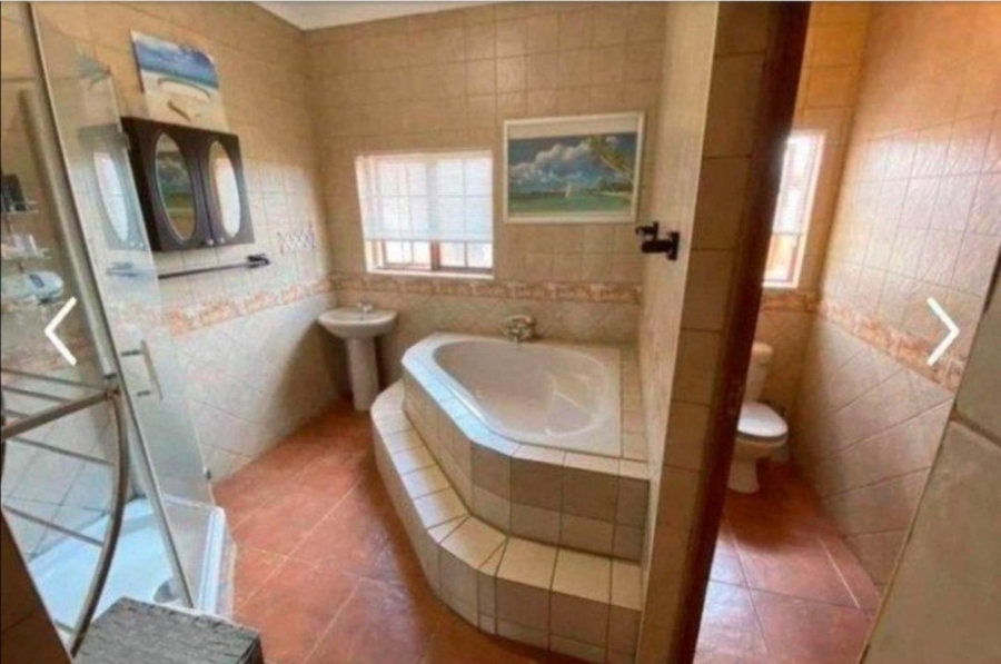 5 Bedroom Property for Sale in Oberholzer Gauteng