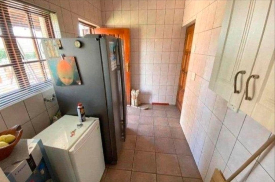 5 Bedroom Property for Sale in Oberholzer Gauteng